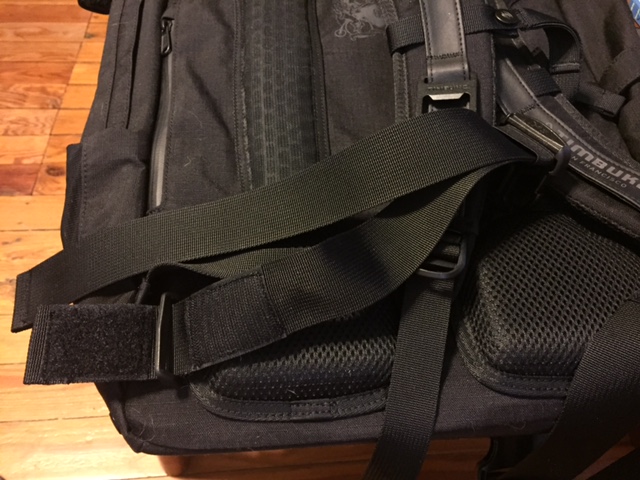 TimBuk2-Especial-Tres-Backpack-Waist-Adjustment