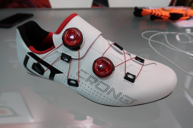 Crono R1 Cycling Shoe Boa lacing system Side
