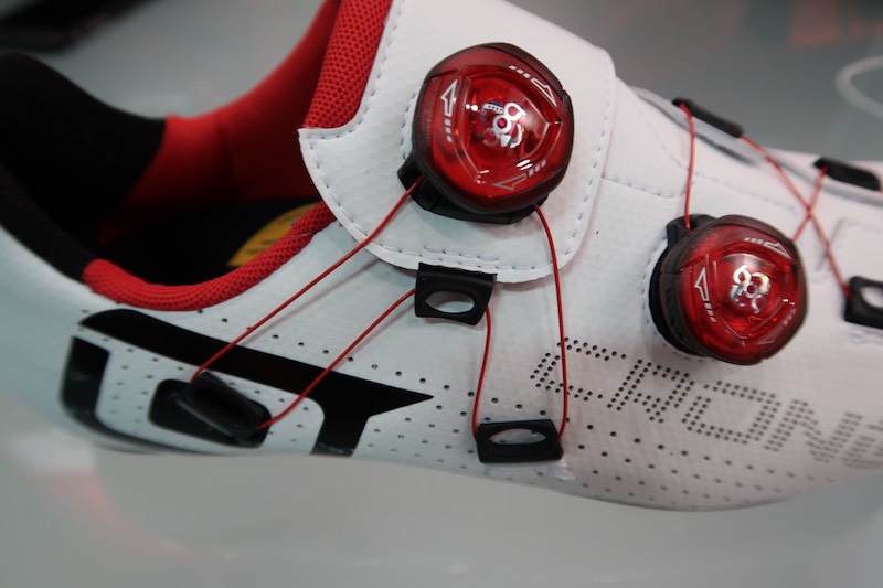 Crono R1 Cycling Shoe Boa lacing system Top